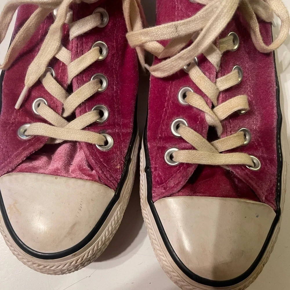 Converse Women’s 8 Purple Velvet Low Top Sneakers - Picture 7 of 10